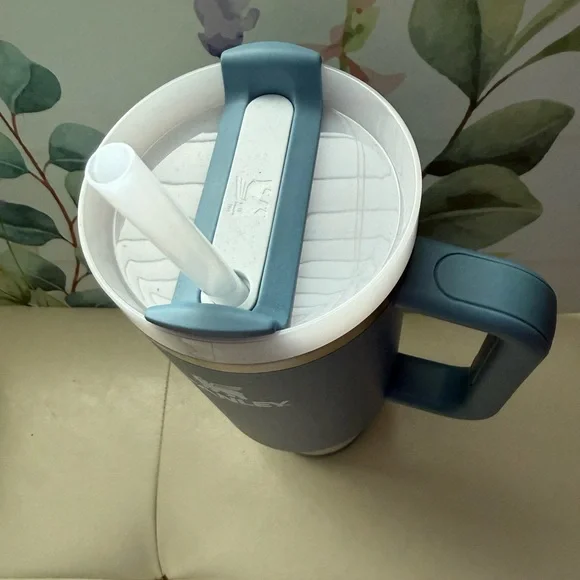 Stanley Matte Blue Tumbler with Handle - Picture 5 of 7